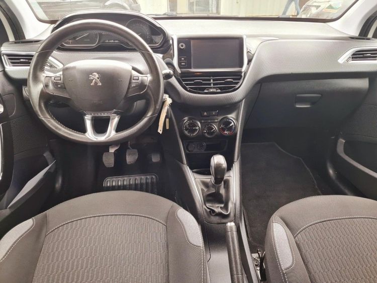 voiture occasion PEUGEOT 208 à la Réunion disponible sur noutlauto.re