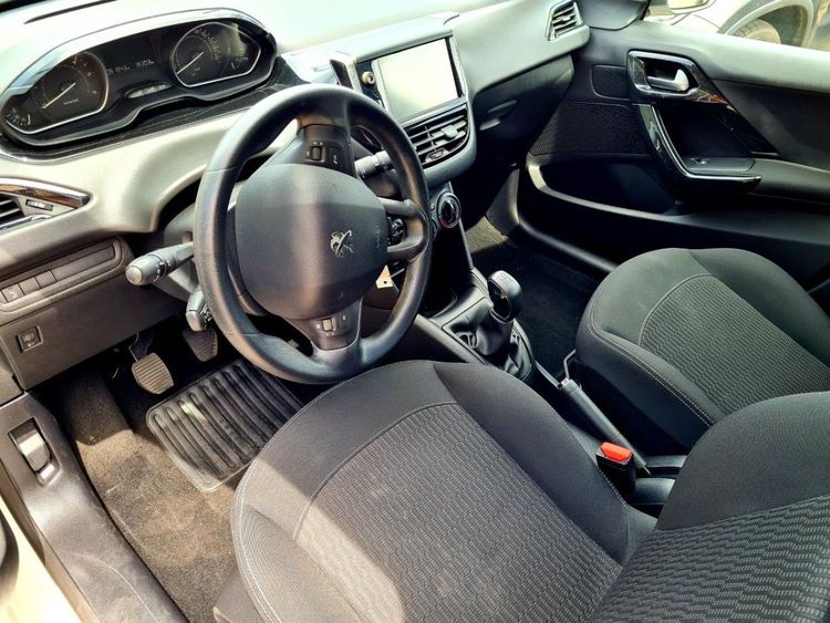 voiture occasion PEUGEOT 208 à la Réunion disponible sur noutlauto.re