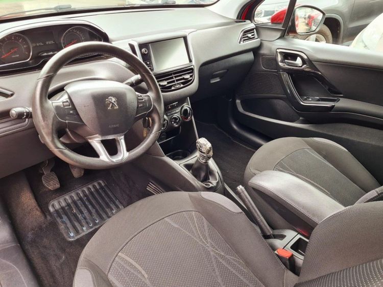 voiture occasion PEUGEOT 208 à la Réunion disponible sur noutlauto.re