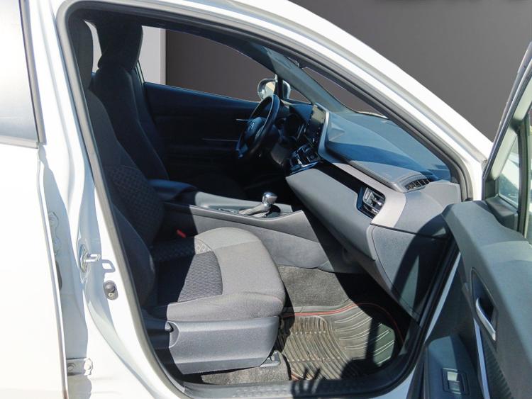 voiture occasion TOYOTA C-HR HYBRIDE MY20 à la Réunion disponible sur noutlauto.re