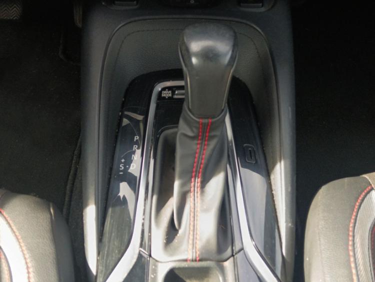 voiture occasion TOYOTA COROLLA HYBRIDE MY22 à la Réunion disponible sur noutlauto.re