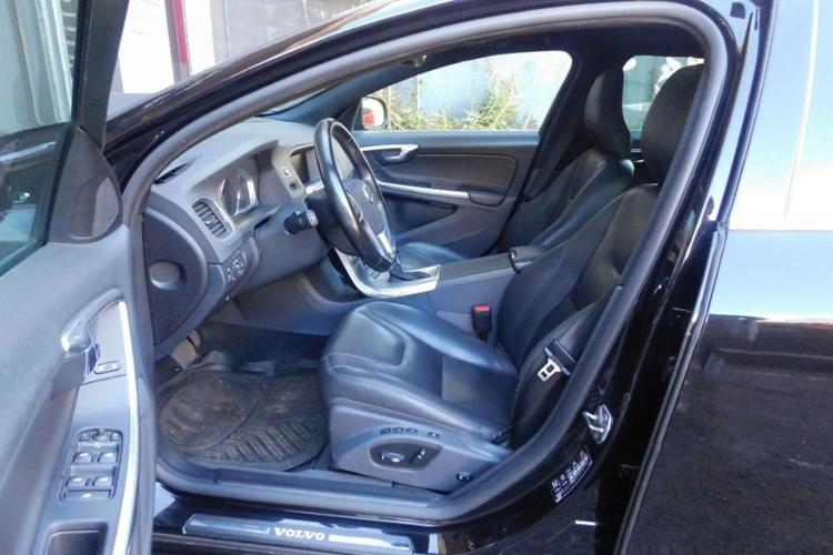 voiture occasion VOLVO V 60 à la Réunion disponible sur noutlauto.re