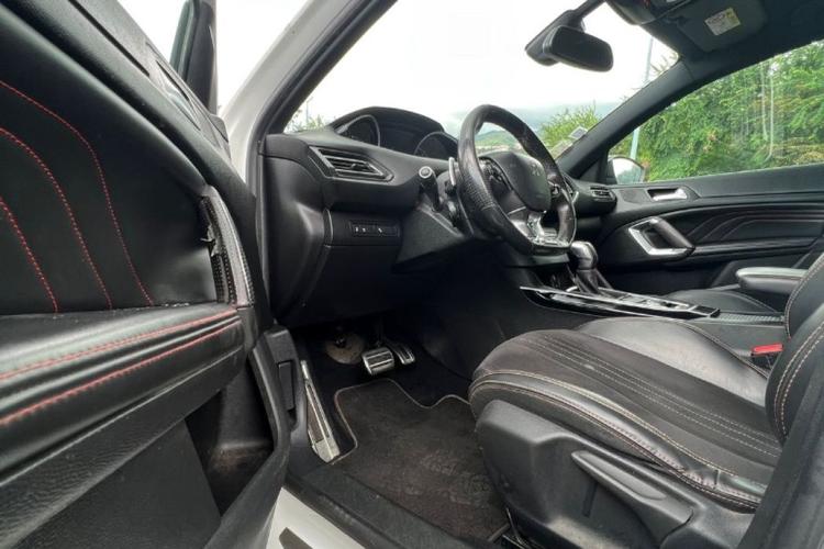 voiture occasion PEUGEOT 308 à la Réunion disponible sur noutlauto.re