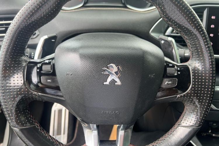 voiture occasion PEUGEOT 308 à la Réunion disponible sur noutlauto.re