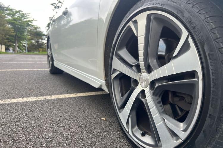 voiture occasion PEUGEOT 308 à la Réunion disponible sur noutlauto.re