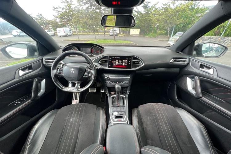voiture occasion PEUGEOT 308 à la Réunion disponible sur noutlauto.re