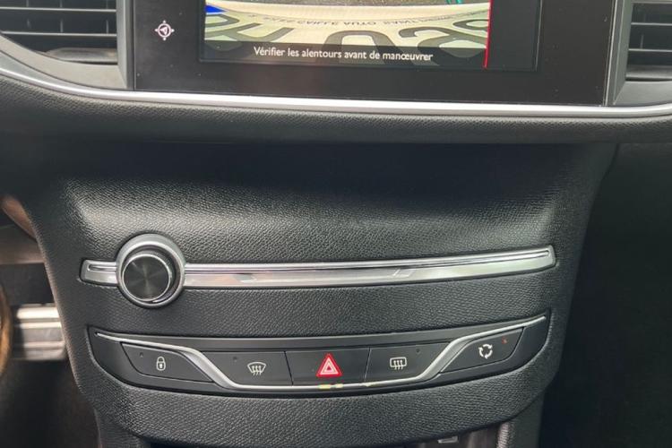 voiture occasion PEUGEOT 308 à la Réunion disponible sur noutlauto.re