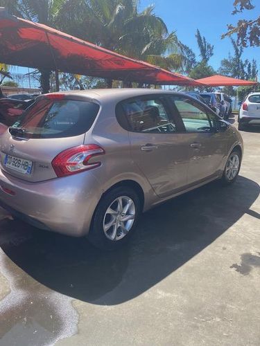 voiture occasion PEUGEOT 208 à la Réunion disponible sur noutlauto.re