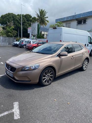 voiture occasion VOLVO V 40 à la Réunion disponible sur noutlauto.re