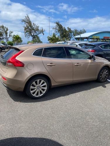 voiture occasion VOLVO V 40 à la Réunion disponible sur noutlauto.re