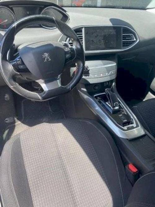 voiture occasion PEUGEOT  308 disponible sur noutlauto.re