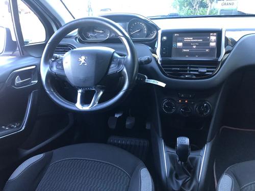 voiture occasion PEUGEOT 208 disponible sur noutlauto.re
