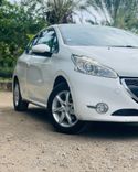 voiture occasion PEUGEOT 208 à la Réunion disponible sur noutlauto.re