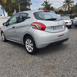 voiture occasion PEUGEOT 208 à la Réunion disponible sur noutlauto.re