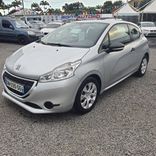 voiture occasion PEUGEOT 208 à la Réunion disponible sur noutlauto.re
