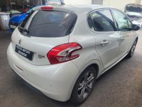 voiture occasion PEUGEOT 208 à la Réunion disponible sur noutlauto.re