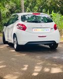 voiture occasion PEUGEOT 208 à la Réunion disponible sur noutlauto.re