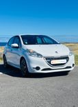 voiture occasion PEUGEOT 208 à la Réunion disponible sur noutlauto.re