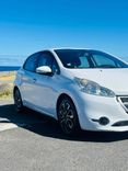 voiture occasion PEUGEOT 208 à la Réunion disponible sur noutlauto.re