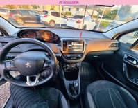 voiture occasion PEUGEOT 208 à la Réunion disponible sur noutlauto.re