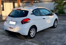 voiture occasion PEUGEOT 208 à la Réunion disponible sur noutlauto.re