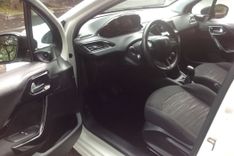 voiture occasion PEUGEOT 208 à la Réunion disponible sur noutlauto.re