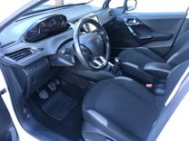 voiture occasion PEUGEOT 208 à la Réunion disponible sur noutlauto.re