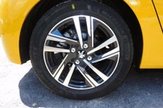 voiture occasion PEUGEOT 208 à la Réunion disponible sur noutlauto.re